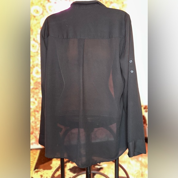 Express (Large) 🥳 2/$15 OR 3/$20 🥳 The Portofino Short Style Black Button Up - Picture 4 of 4